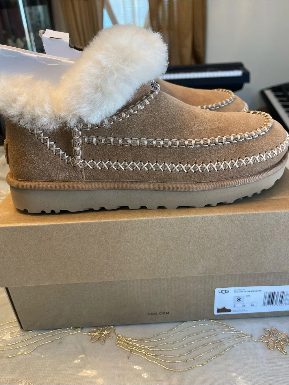 NWB Ugg women’s classic ultra mini alpine boots color chestnut size 8